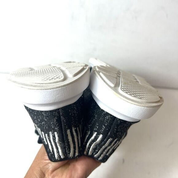 adidas Swift Run Womens 9 Black Silver White Running Shoe EG7984 Low Top Lace Up - Picture 8 of 11